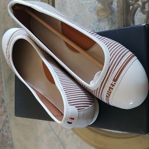 Brand New/Never Worn Tommy Hilfiger Cream w/Tan Stripe Flats